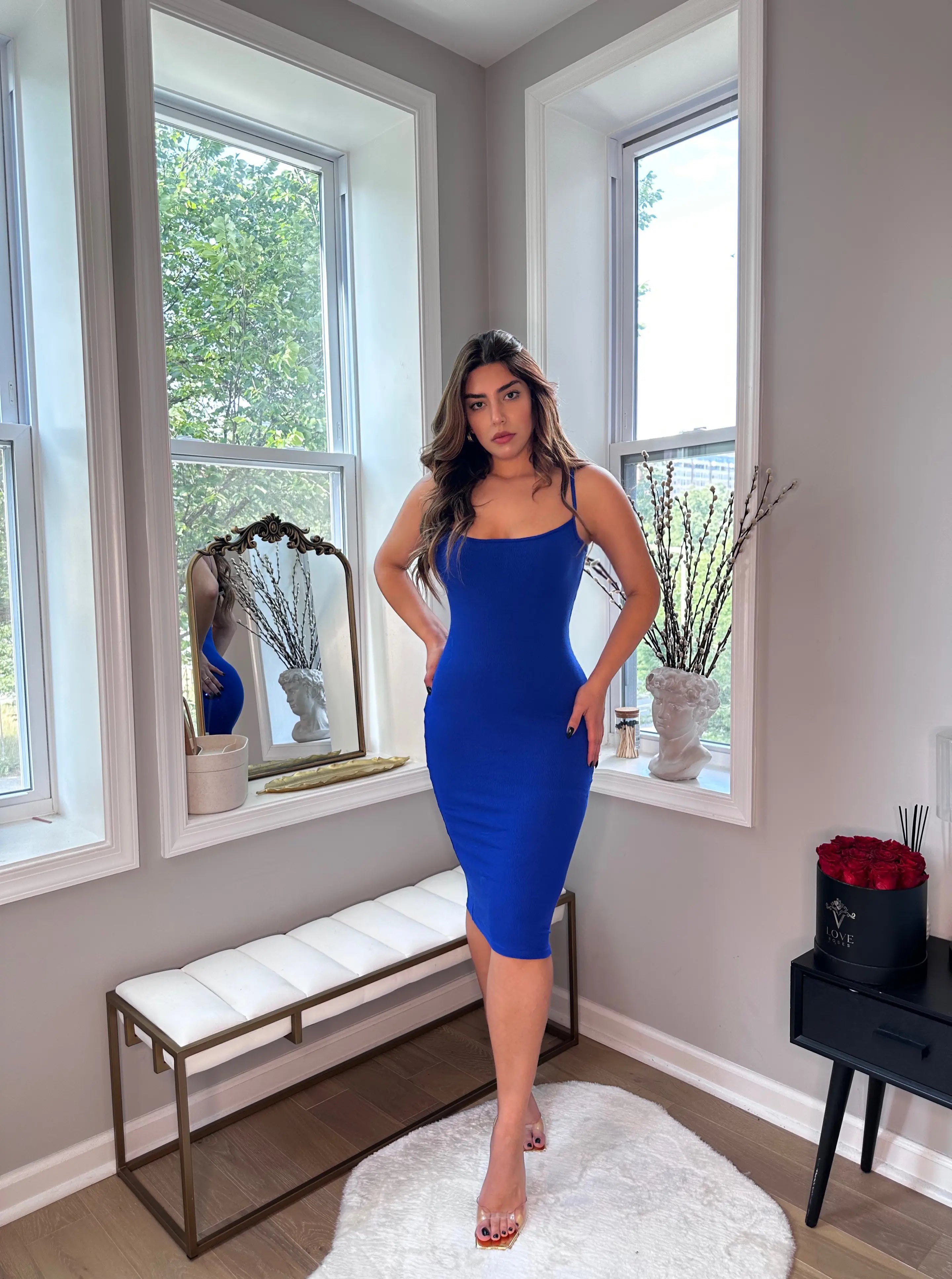 The Shapewear Dress Slip V-Neck Split Midi features a built-in double-layer mesh that sculpts your abdomen for a smooth, flattering silhouette.