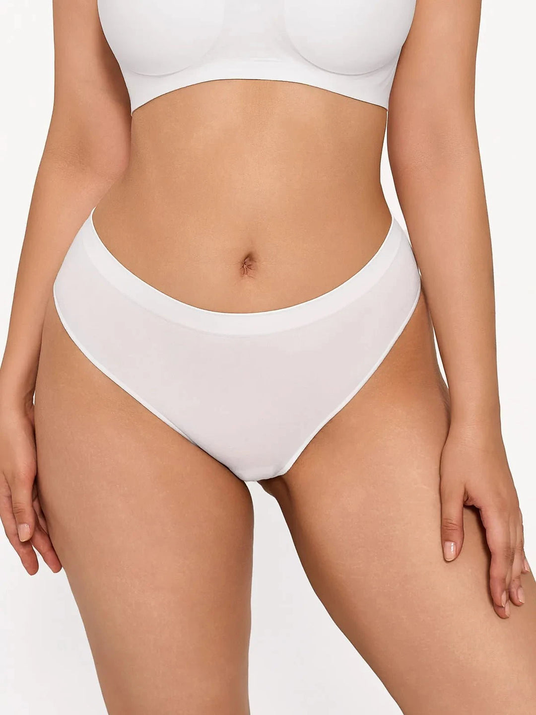 Popilush® White / S Seamless Solid Mid-Rise Thong Brief
